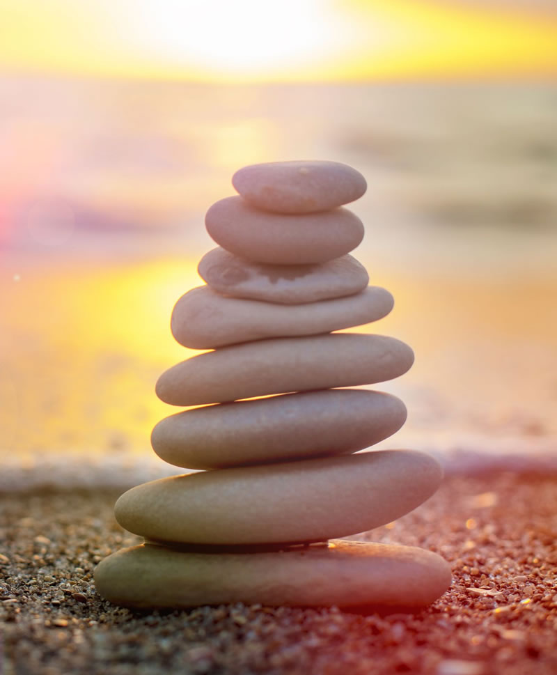 balancingstones Balancing stones on a beach with sea in background